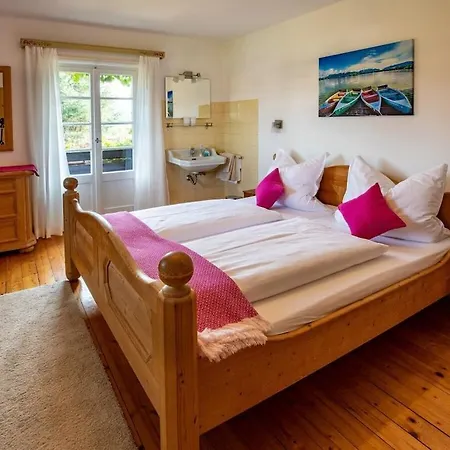 With 3 Bedrooms Hébergement de vacances *