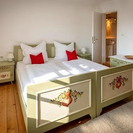 With 3 Bedrooms Jethausen