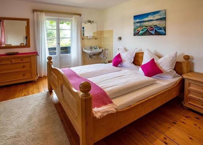 With 3 Bedrooms Hébergement de vacances *